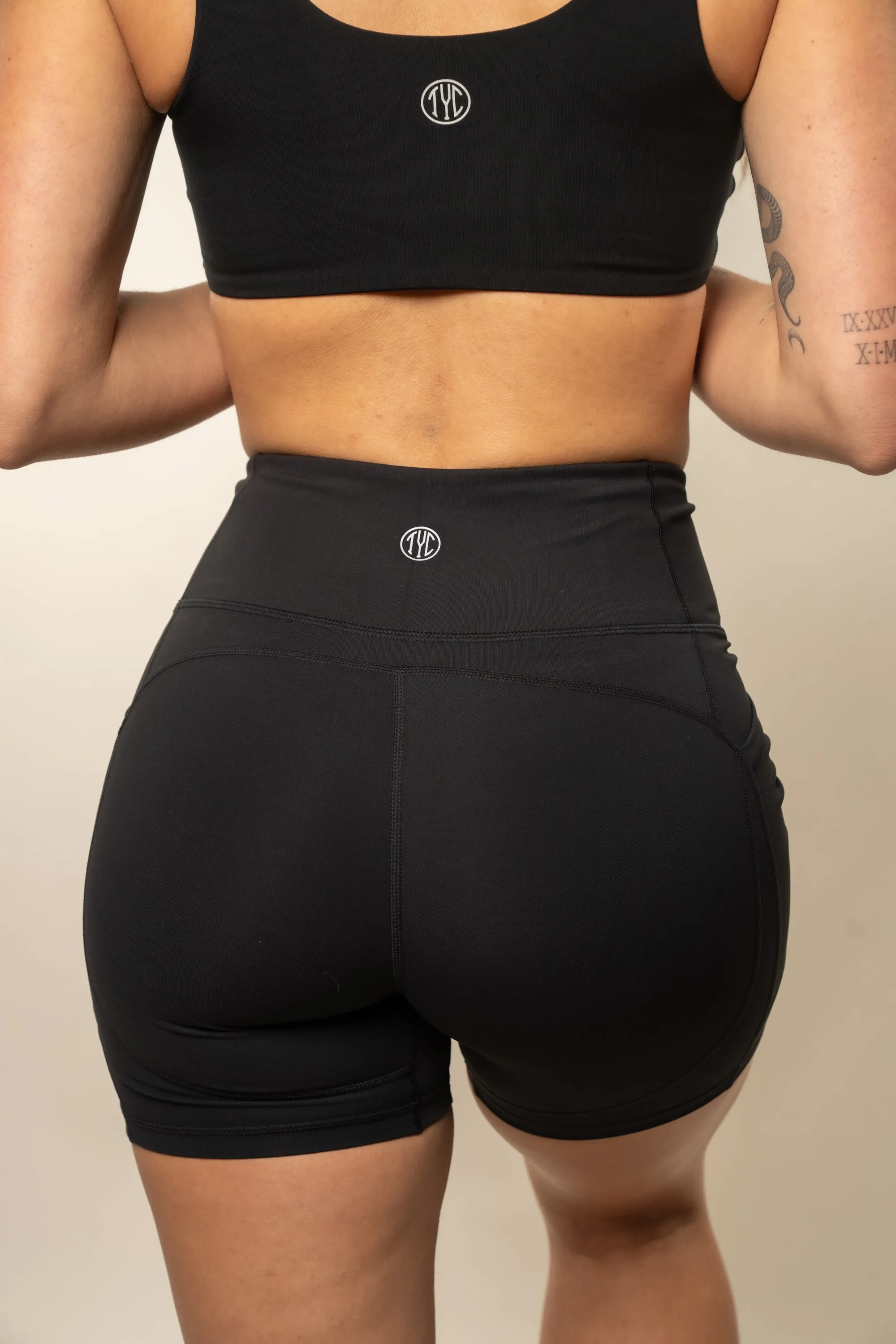 6" Effortless Heart Booty Shorts With Pockets - Black