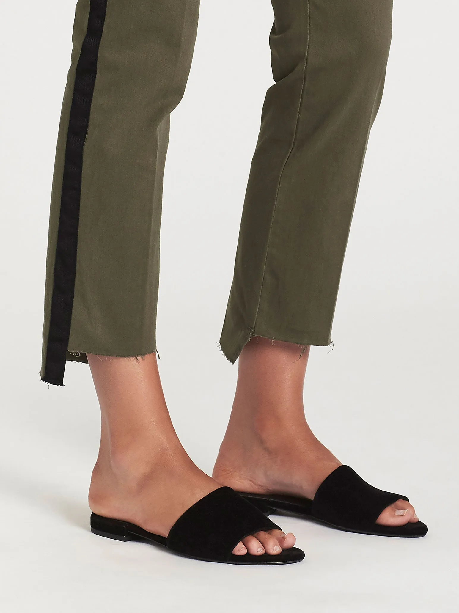 Frame - Le High Straight Raw Stagger Tuxedo Tape Pants in Army Green